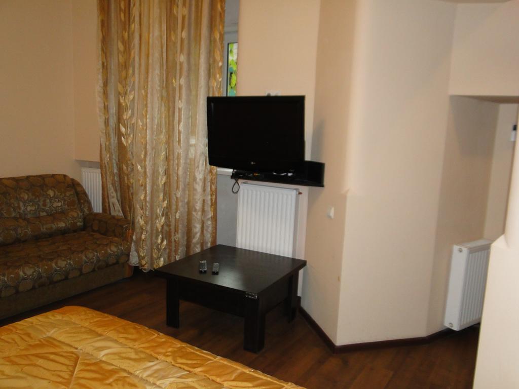 Doroshanka Central Lviv: Opera House Proximity with Private Parking Exterior photo